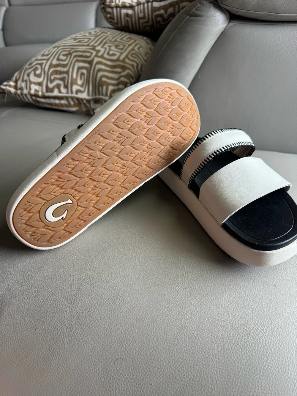 OluKai easy tone black